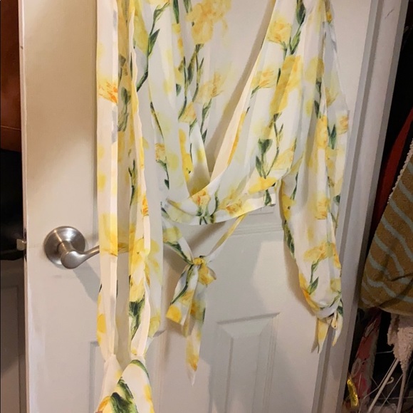 White Closet Crop Top - Picture 2 of 4